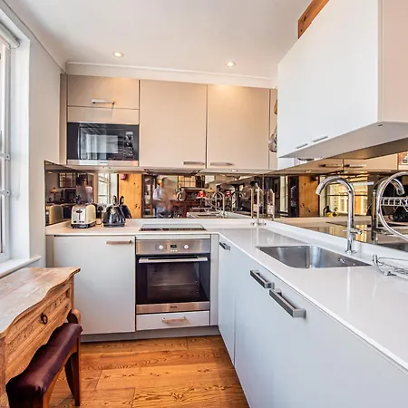 Stylish 1-Bed Flat In Soho - Prime Central London Exterior photo