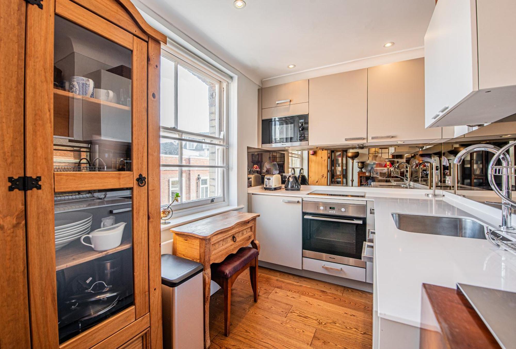 Stylish 1-bed Flat In Soho - Prime London